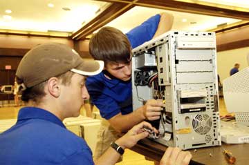 Growing a New Crop - 4-H Students take part in a technology conference 3