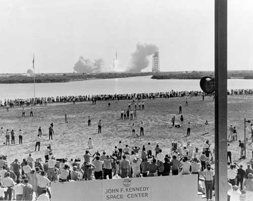 Apollo Mission - Apollo 11 liftoff