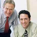 Dos personas sonriendo